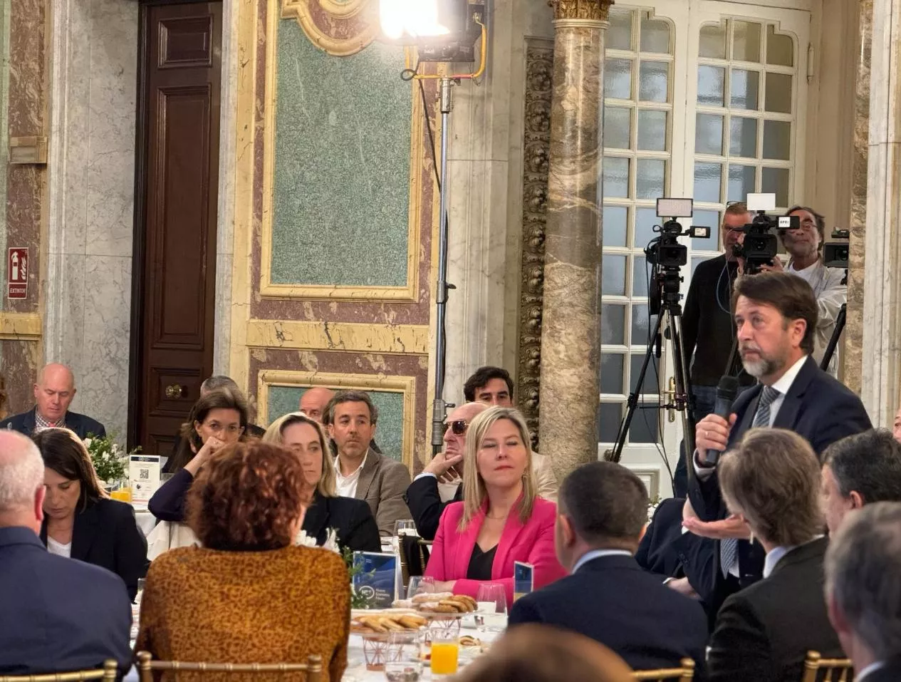 El candidato d al Parlamento europeo por CC, Carlos Alonso, toma la palabra en el Gran Casino de Madrid / CEDIDA