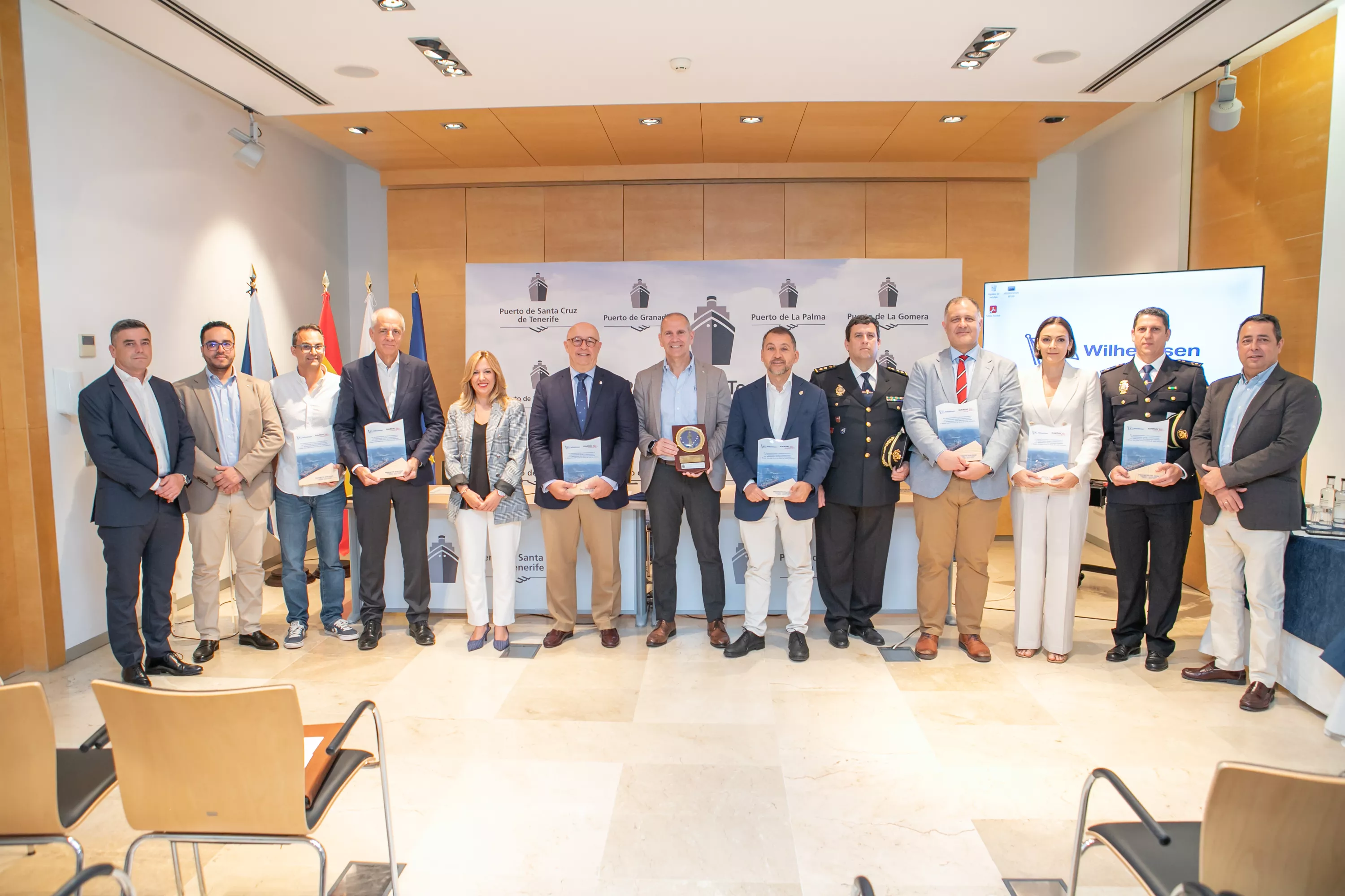Foto de familia del evento de agradecimiento de la empresa Wilhelmsen Port Services / CEDIDA