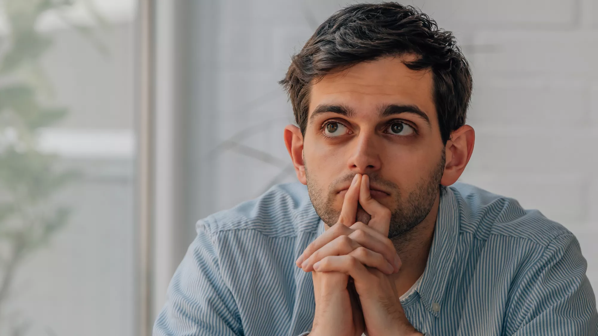 Imagen de un hombre pensando en una palabra canaria / AH