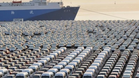 Imagen de un puerto chino repleto de coches para su importación. / EFE Imagen de un puerto chino repleto de coches para su importación. / EFE