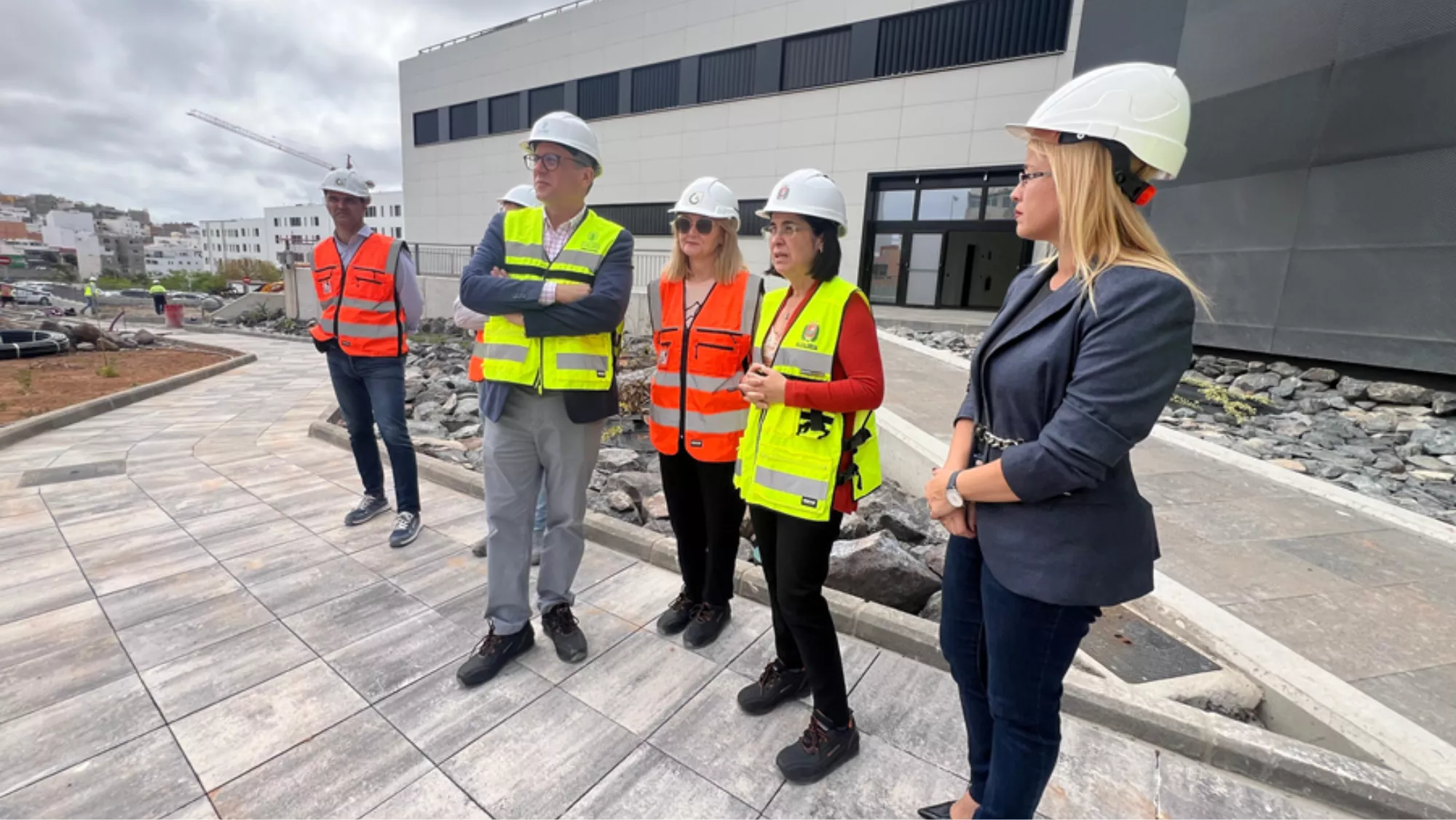 El equipo de Darias supervisando las obras del Centro Cultural Jesús Arencibia de Tamaraceite / AYUNTAMIENTO DE LAS PALMAS DE GRAN CANARIA