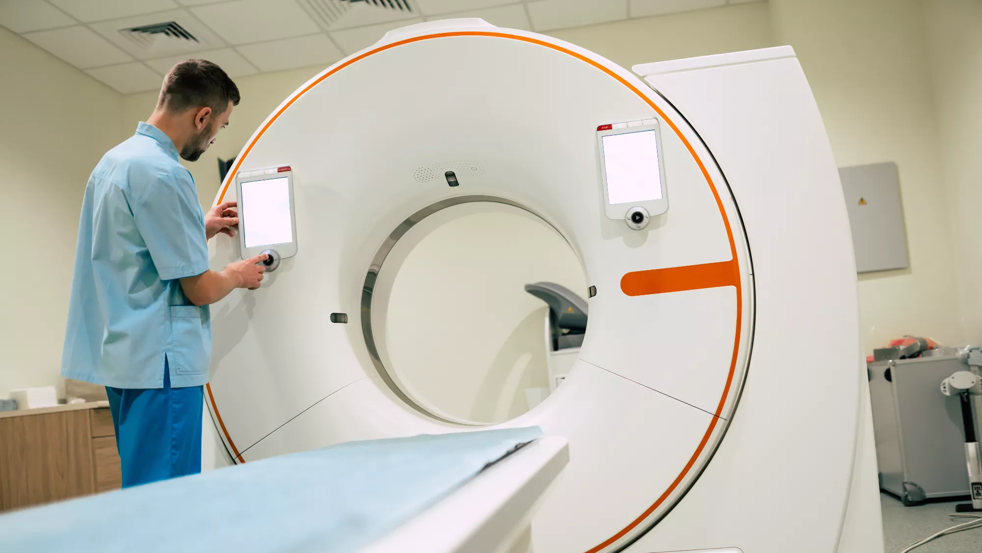 Un equipo de resonancia magnética / AH