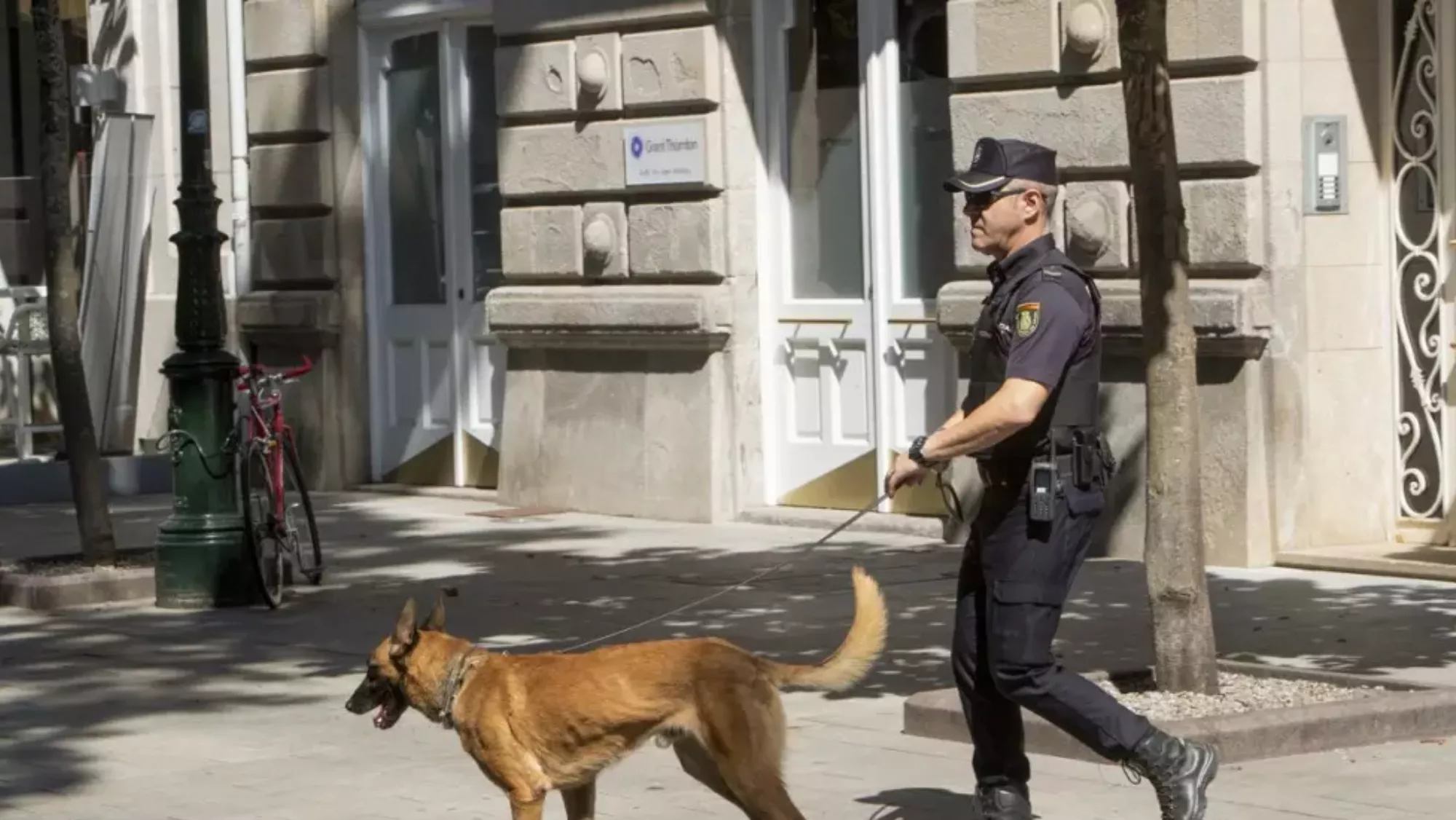 Imagen de un agente de la  Policía Nacional / EFE