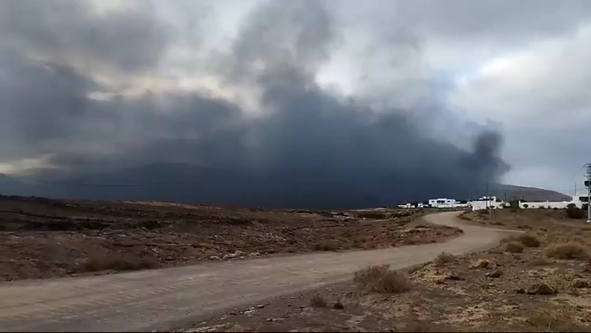 Incendio en el vertedero de Lanzarote.YOUTUBE TECHY ACOSTA