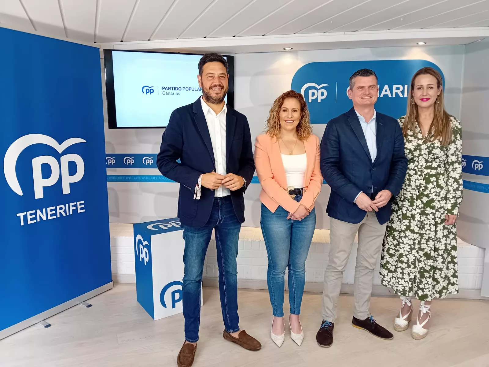 Los diputados por Santa Cruz de Tenerife, Juan Antonio Rojas y Laura Lima, junto a la portavoz adjunta del PP en la Cámara Baja, Bella Verano, y el coordinador general del partido en las Islas, Jacob Qadri / CEDIDA