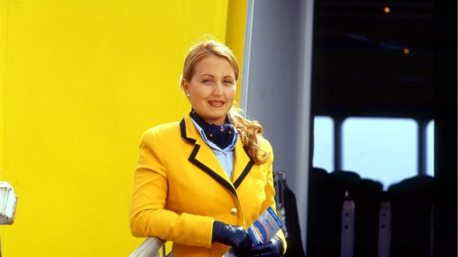 Imagen de azafata de Fred. Olsen / FRED. OLSEN Imagen de azafata de Fred. Olsen / FRED. OLSEN