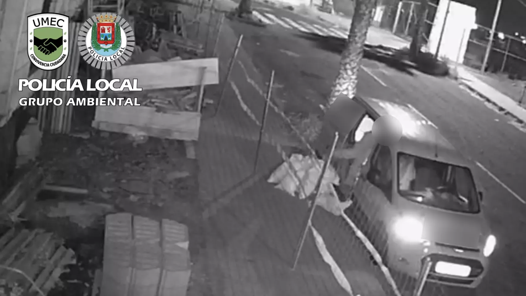 Imagen del hombre dejando escombros en Las Palmas de Gran Canaria / POLICÍA LOCAL