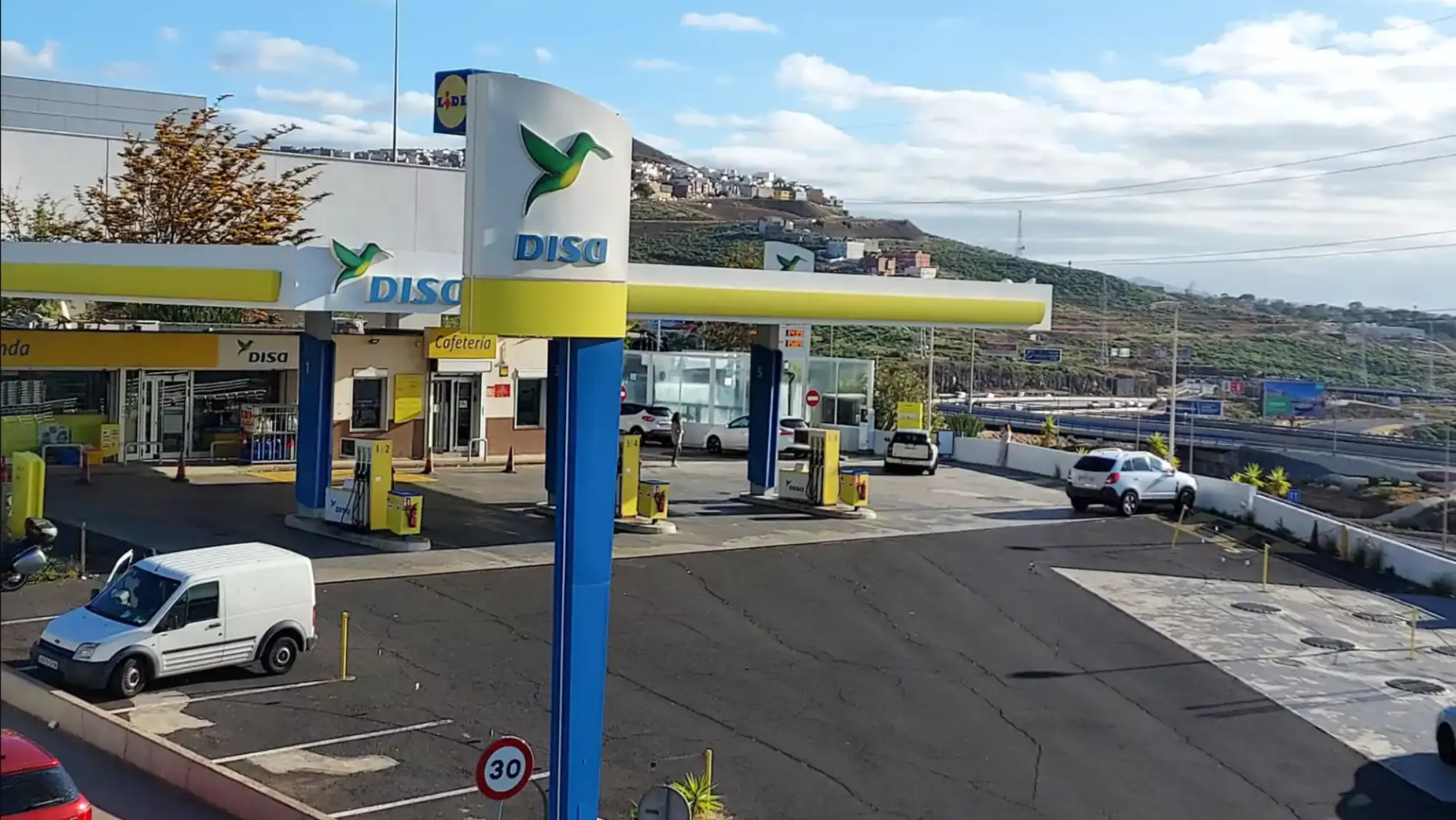 Una gasolinera de DISA en Canarias / EP