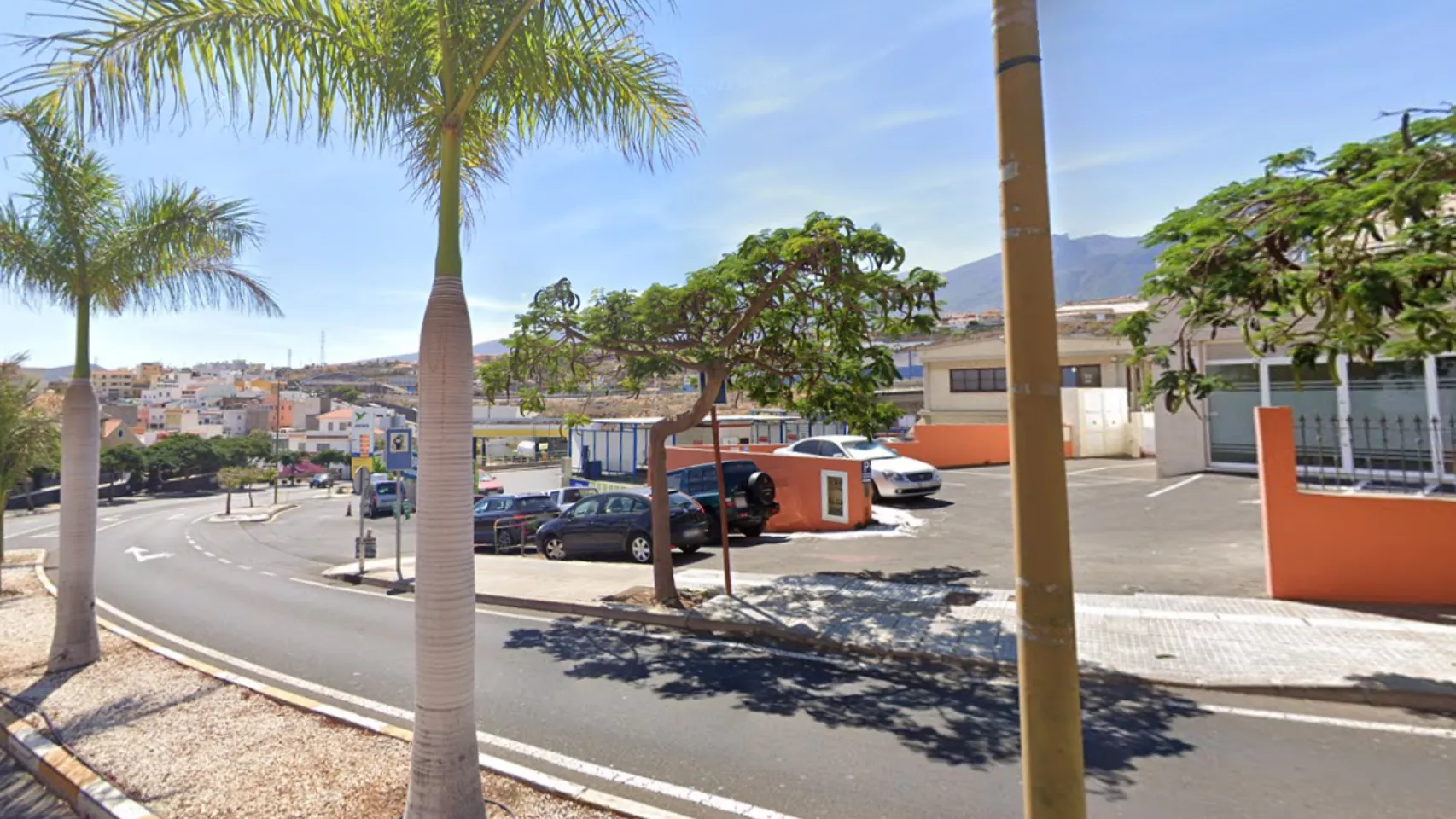 Parte de la carretera TF-283 en Candelaria. / GOOGLE 