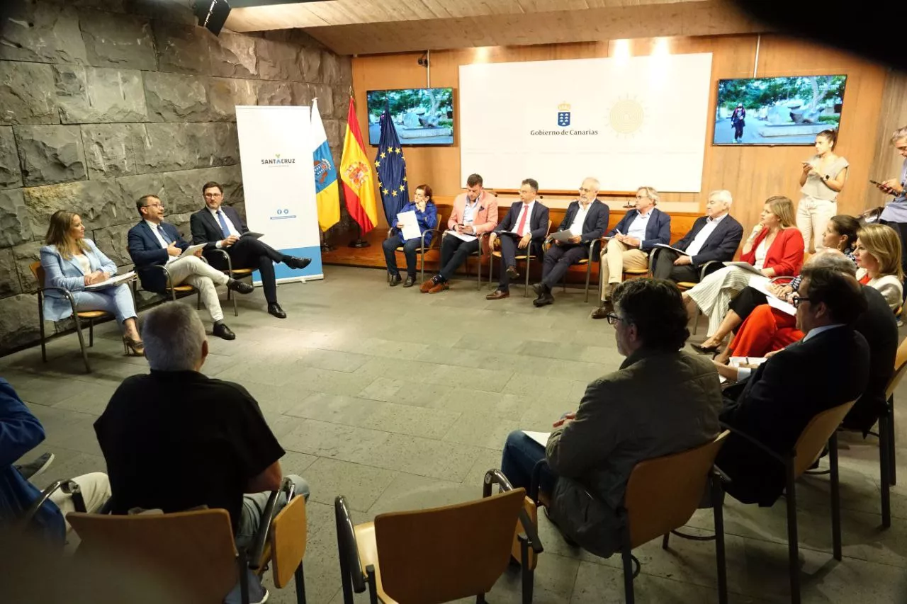 Mesa de Comercio de Santa Cruz de Tenerife / CEDIDA