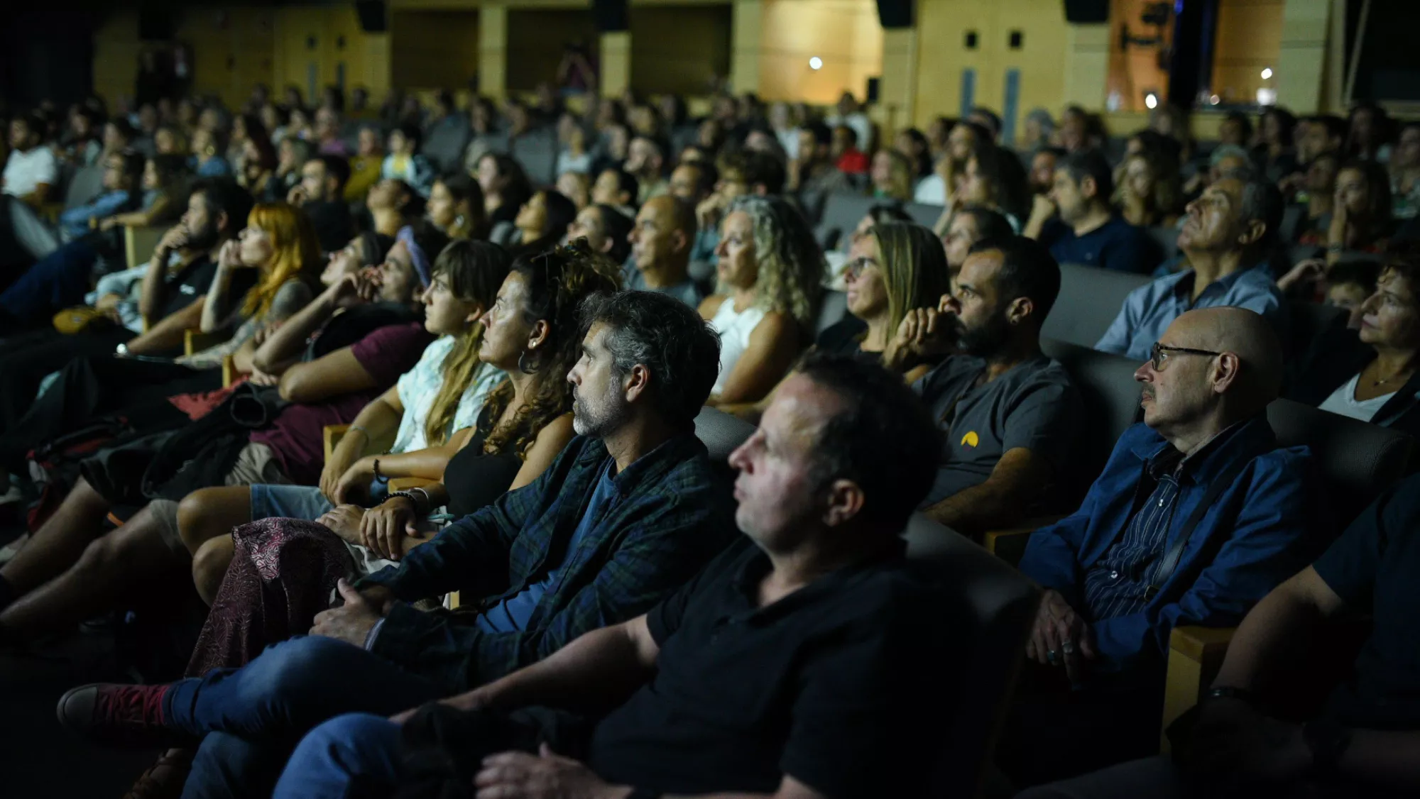 Asistentes al festival de cine International Ocean Film Tour en el Teatro Guiniguada de Las Palmas de Gran Canaria./ CEDIDA
