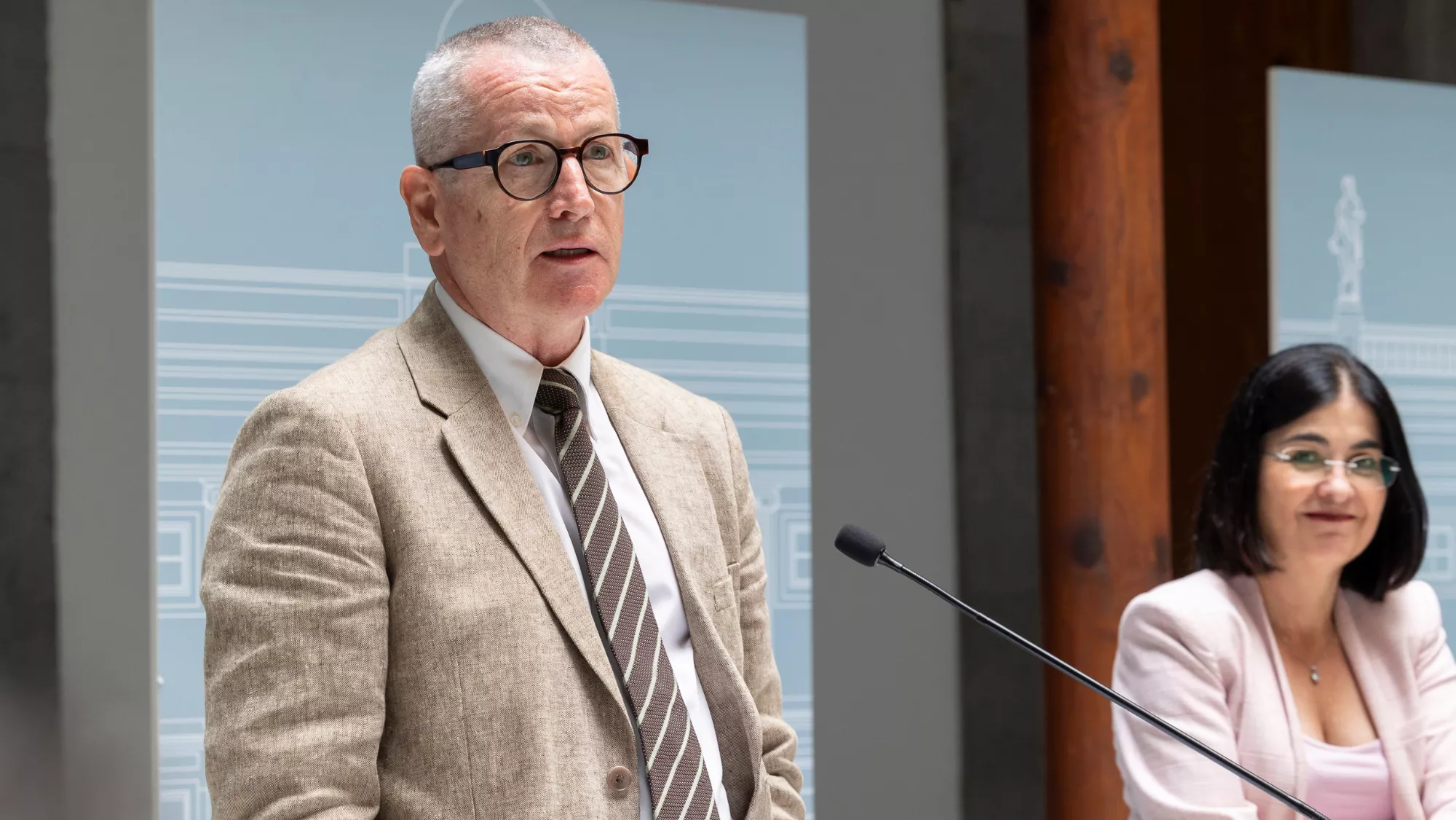 Tony Ramos junto a la alcaldesa Carolina Darias / EFE - QUIQUE CURBELO