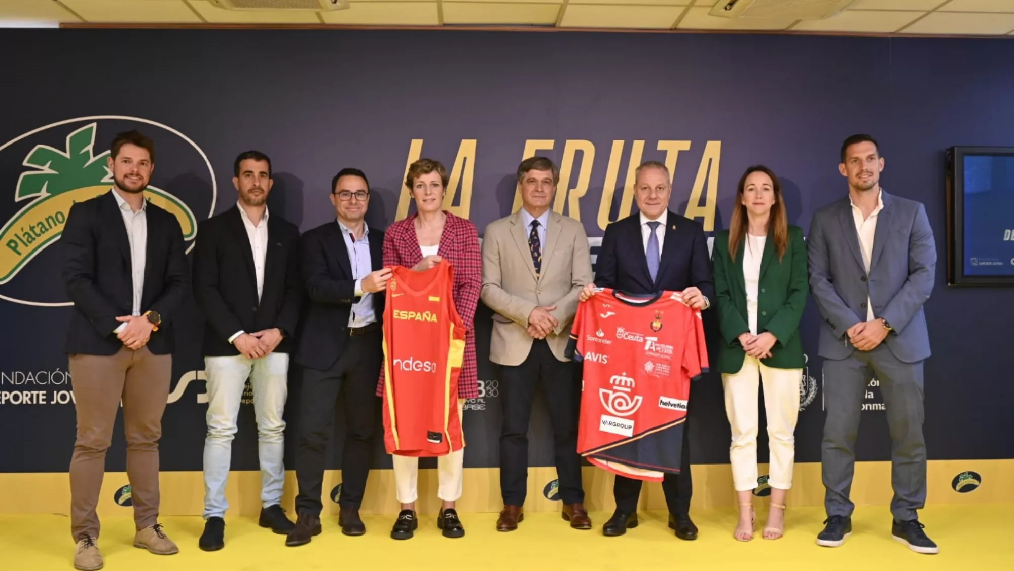 Presentación de Plátano de Canarias como fruta oficial de las selecciones de balonmano y baloncesto./ CEDIDA