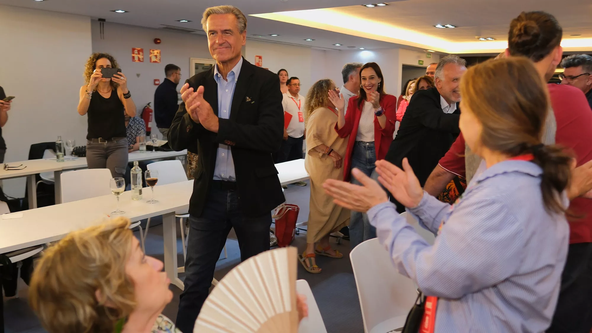 Celebración en la sede del PSOE / EFE - ÁNGEL MEDINA G.