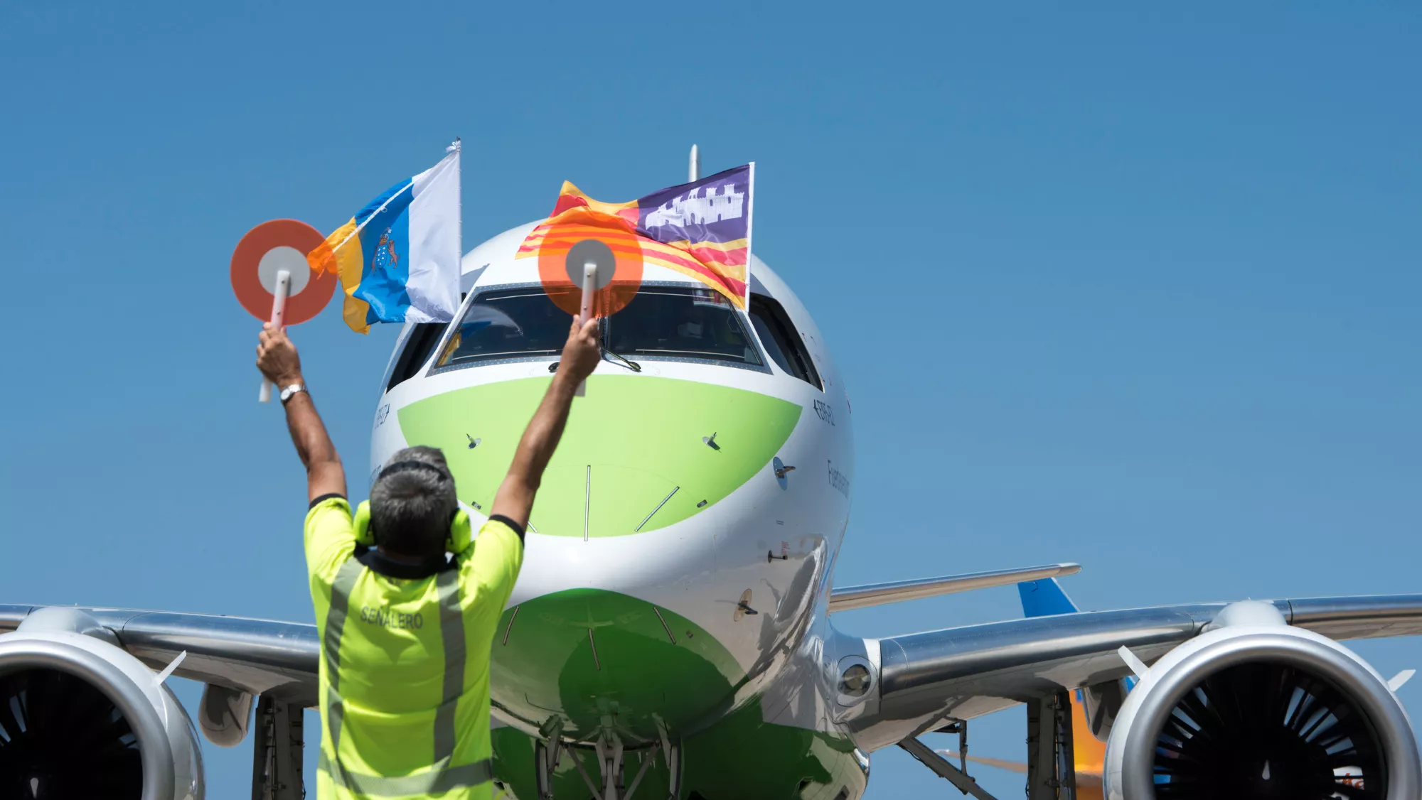 Avión de Binter que vuela desde Canarias a Baleares / BINTER