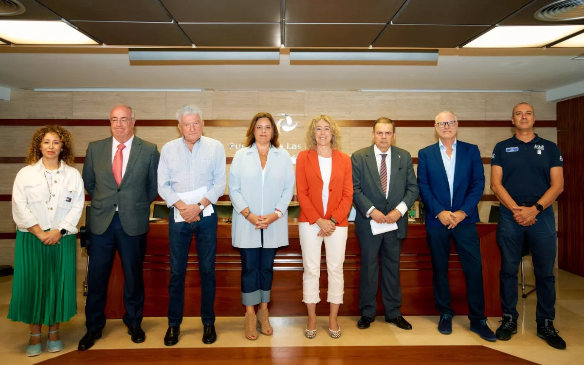 En la imagen, Sofía V. Hernández, Fernando Figuereo Force, Pedro Quevedo; Beatriz Calzada, Teresa Mayans, José Juan Ramos, Francisco García Lascuraín, y Alexis Moreno. / AH