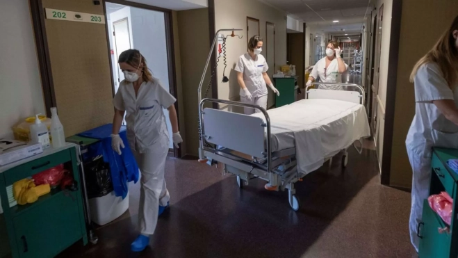 Personal sanitario en un hospital / EFE