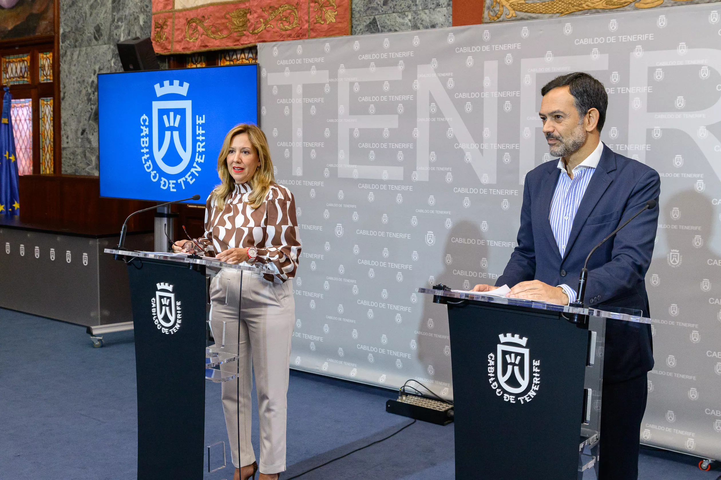 La presidenta del Cabildo de Tenerife, Rosa Dávila, y el vicepresidente insular Lope Afonso. / CEDIDA