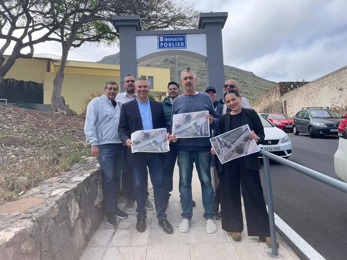 Imagen junto a los vecinos de Porlier. / CABILDO DE TENERIFE