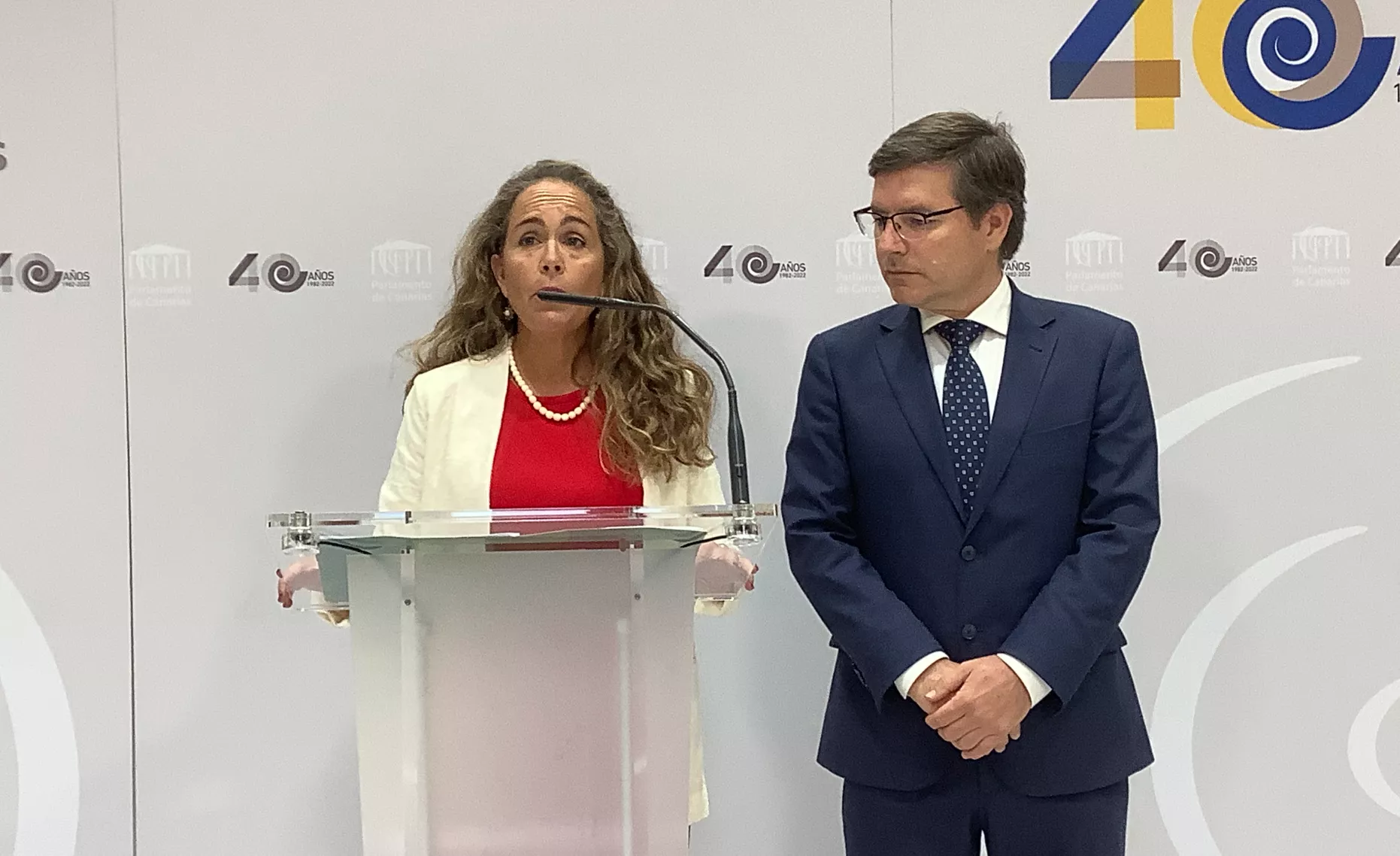 La ex portavoz de Vox en la Comisión de Investigación del Caso Mascarillas, Paula Jover, y el portavoz del grupo, Nicasio Galván./ AH