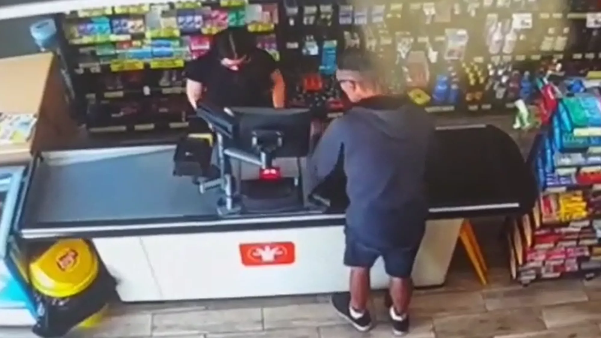 Captura del vídeo donde se ve al atracador / AH