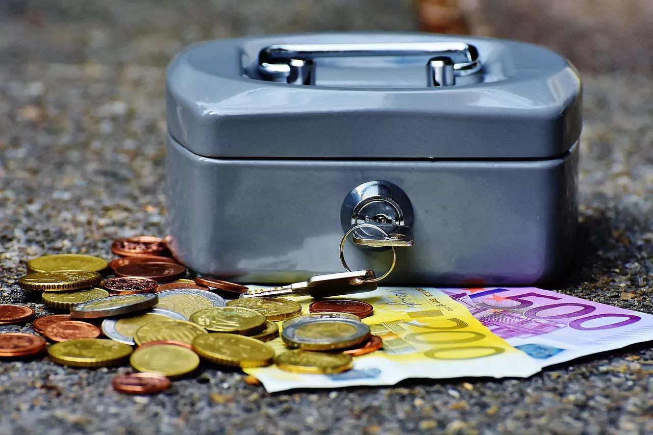 Caja con dinero en efectivo / PIXABAY