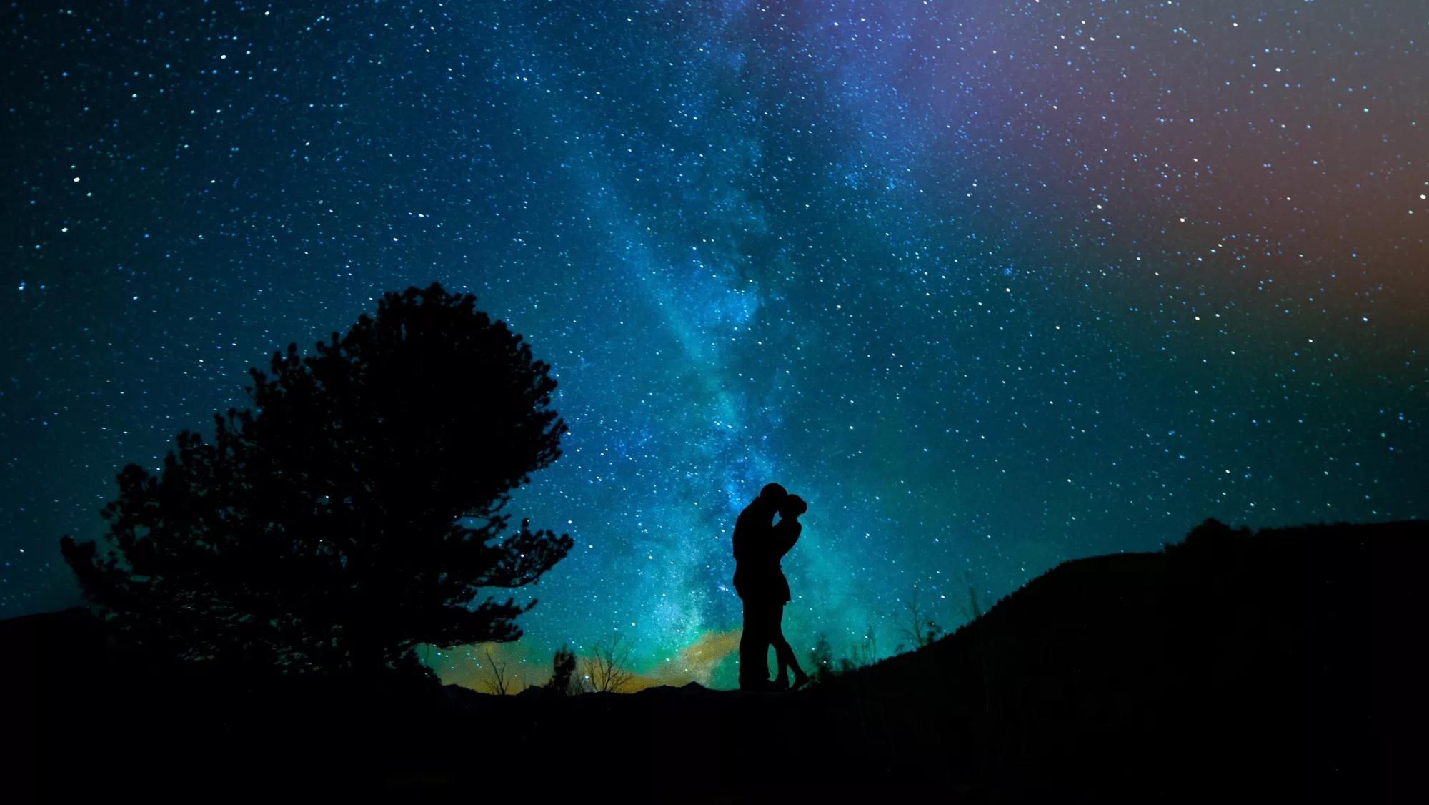 Imagen de un beso bajo las estrellas / AH