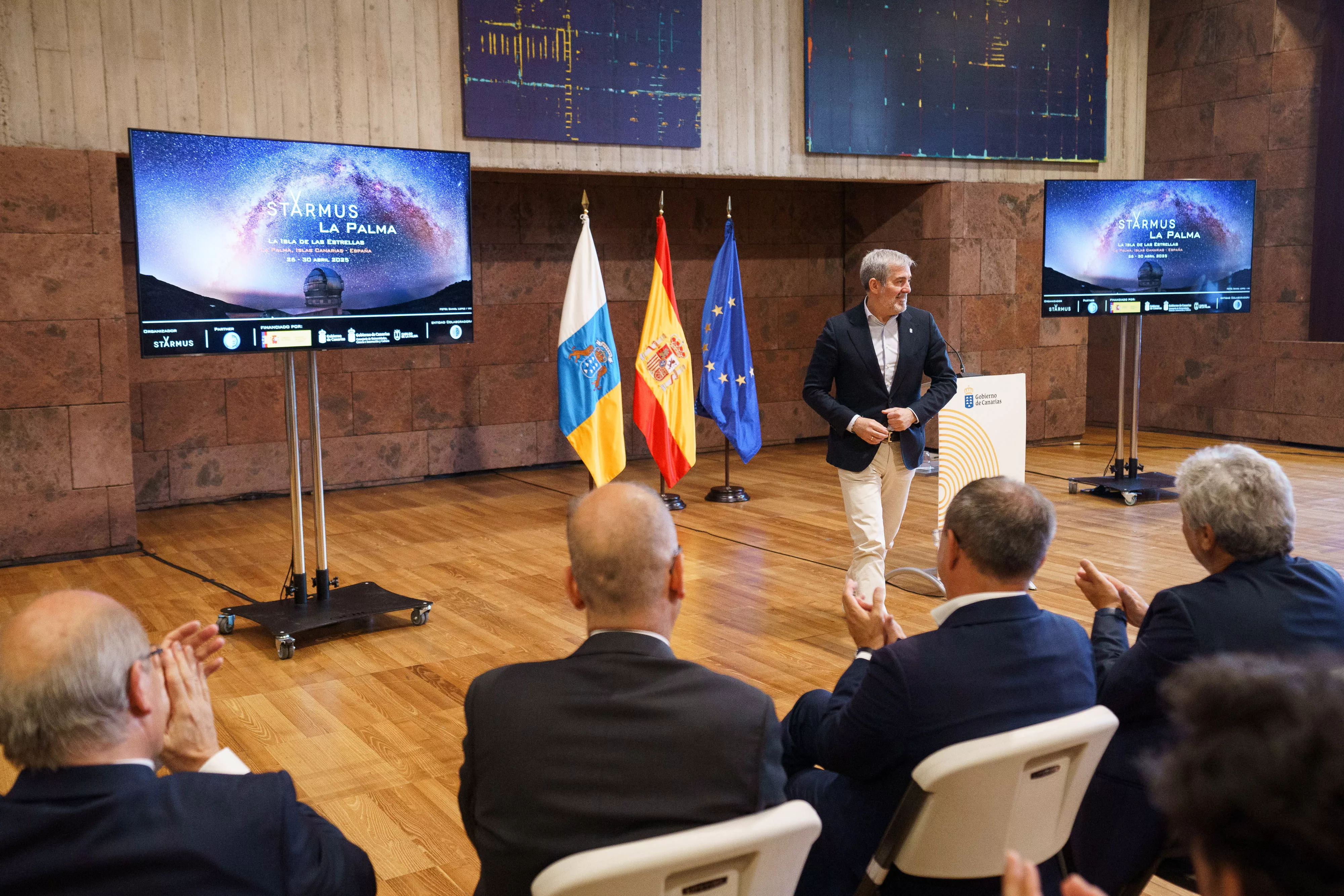 El presidente del Gobierno de Canarias, Fernando Clavijo, durante la presentación del festival Starmus. / EFE