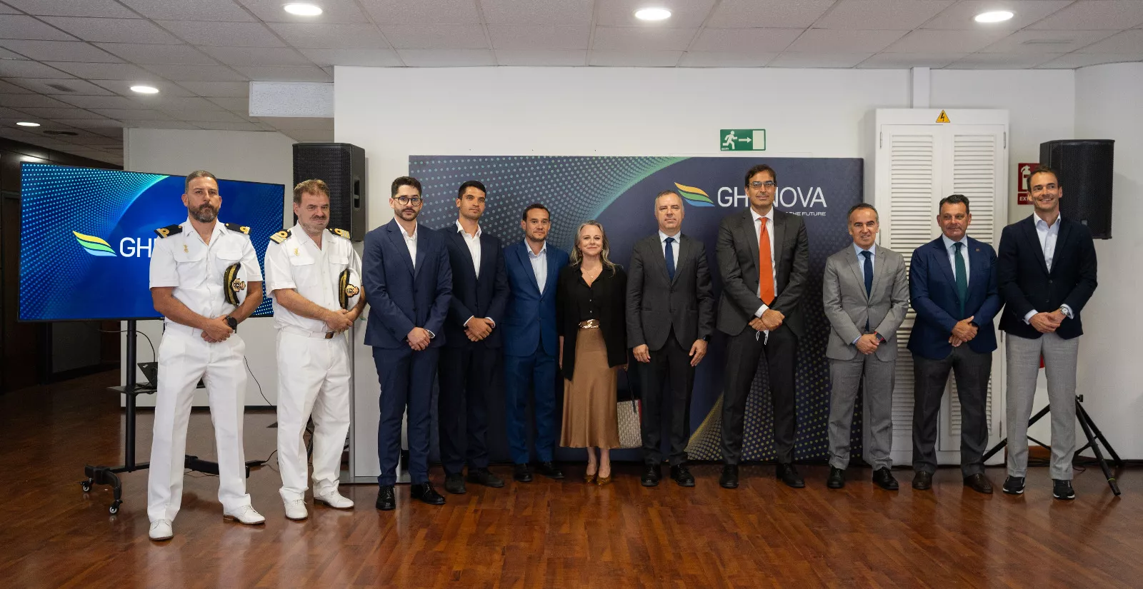 Cargos de la empresa, de Proexca y del Gobierno de Canarias, durante la inauguración de Ghenova en Las Palmas de Gran Canaria. / CEDIDA