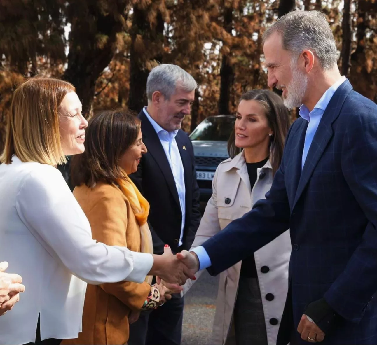 Saludo de los reyes de España a la presidenta del Parlamento de Canarias. / CEDIDA Saludo de los reyes de España a la presidenta del Parlamento de Canarias. / CEDIDA