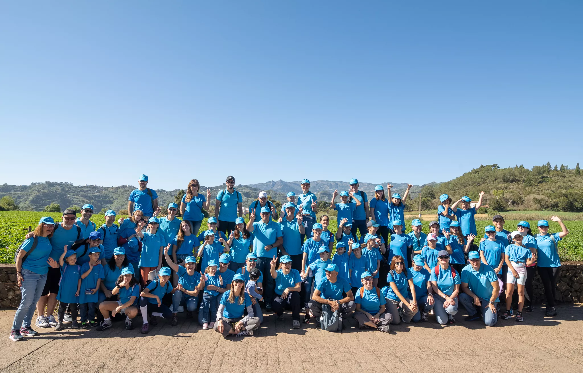 Voluntarios de CaixaBank durante la actividad realizada con Foresta. / CEDIDA