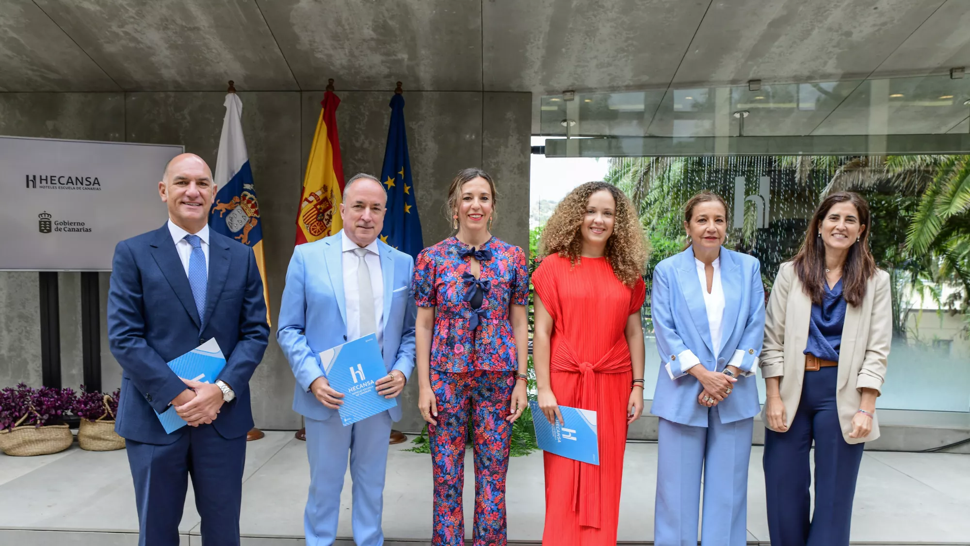 Foto de familia de la firma del convenio / GOBIERNO DE CANARIAS