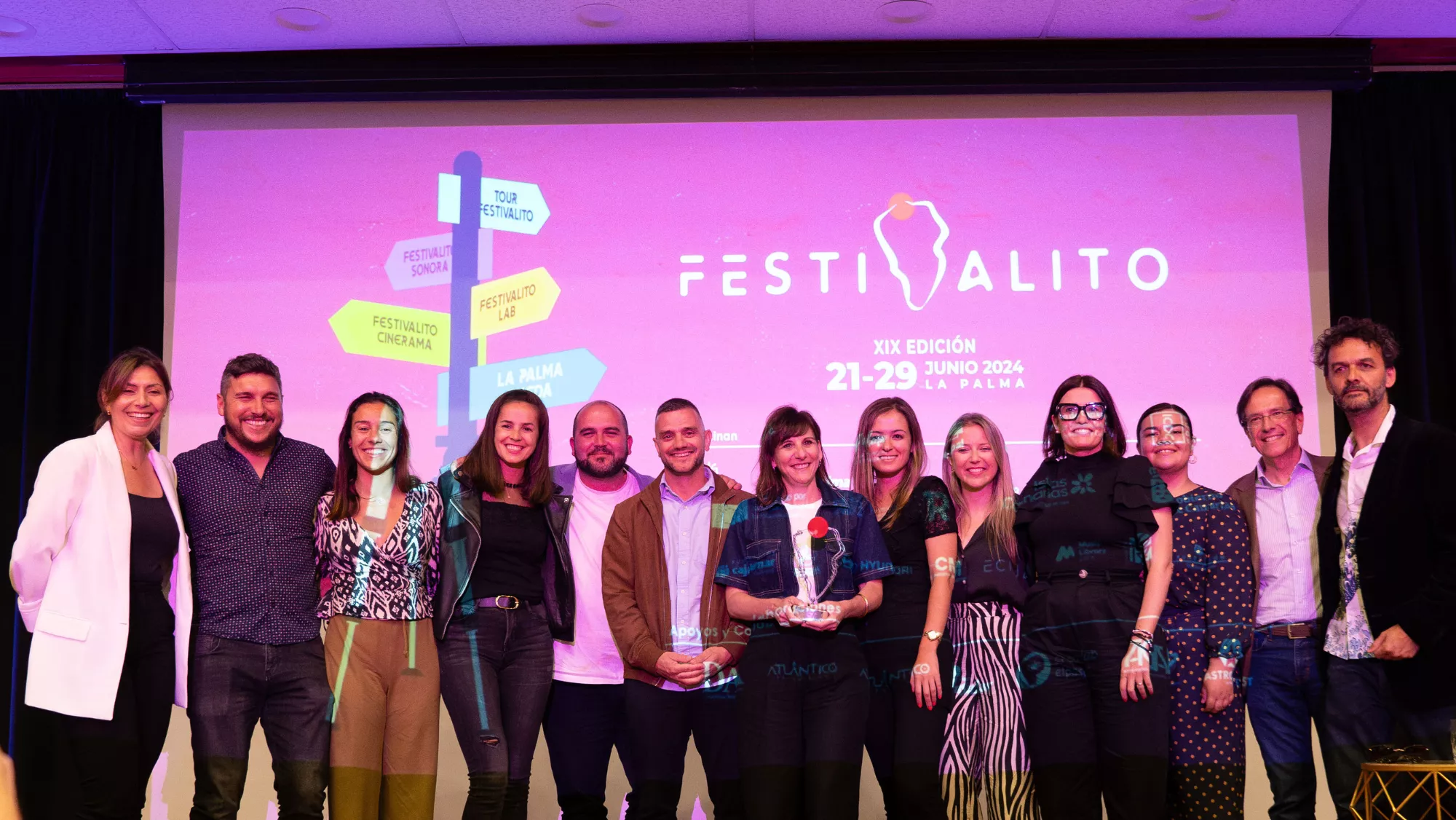 Foto de familia de la inauguración del Festivalito de La Palma / FESTIVALITO 