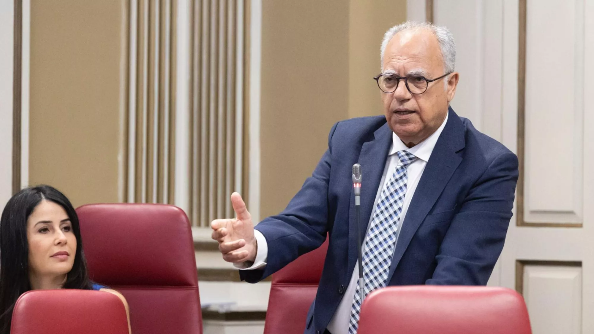 El portavoz del Grupo Parlamentario Agrupación Socialista Gomera (ASG), Casimiro Curbelo, preguntará a la consejera de Turismo y Empleo acerca de las medidas que prevé adoptar su departamento para promover el turismo rural y sostenible de las Islas Verdes