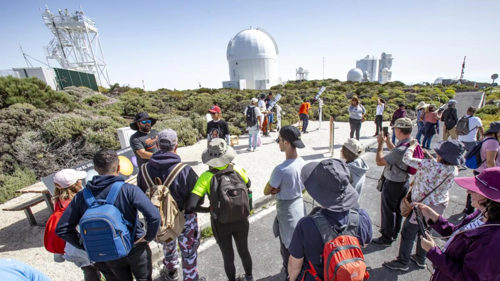 Personas en el Observatorio del Teide / AH