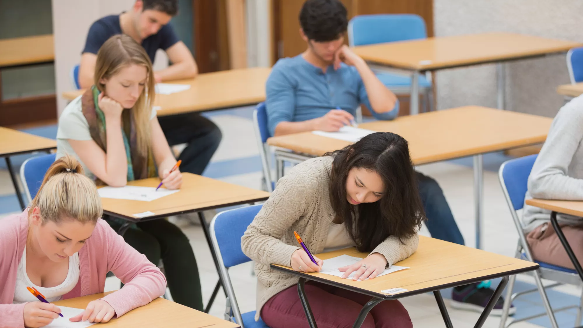El Defensor del Pueblo investiga el parón de una oposición para psicólogo en Las Palmas. En la imagen, examen de oposiciones en Canarias. / AH El Defensor del Pueblo investiga el parón de una oposición para psicólogo en Las Palmas. En la imagen, examen de oposiciones en Canarias. / AH