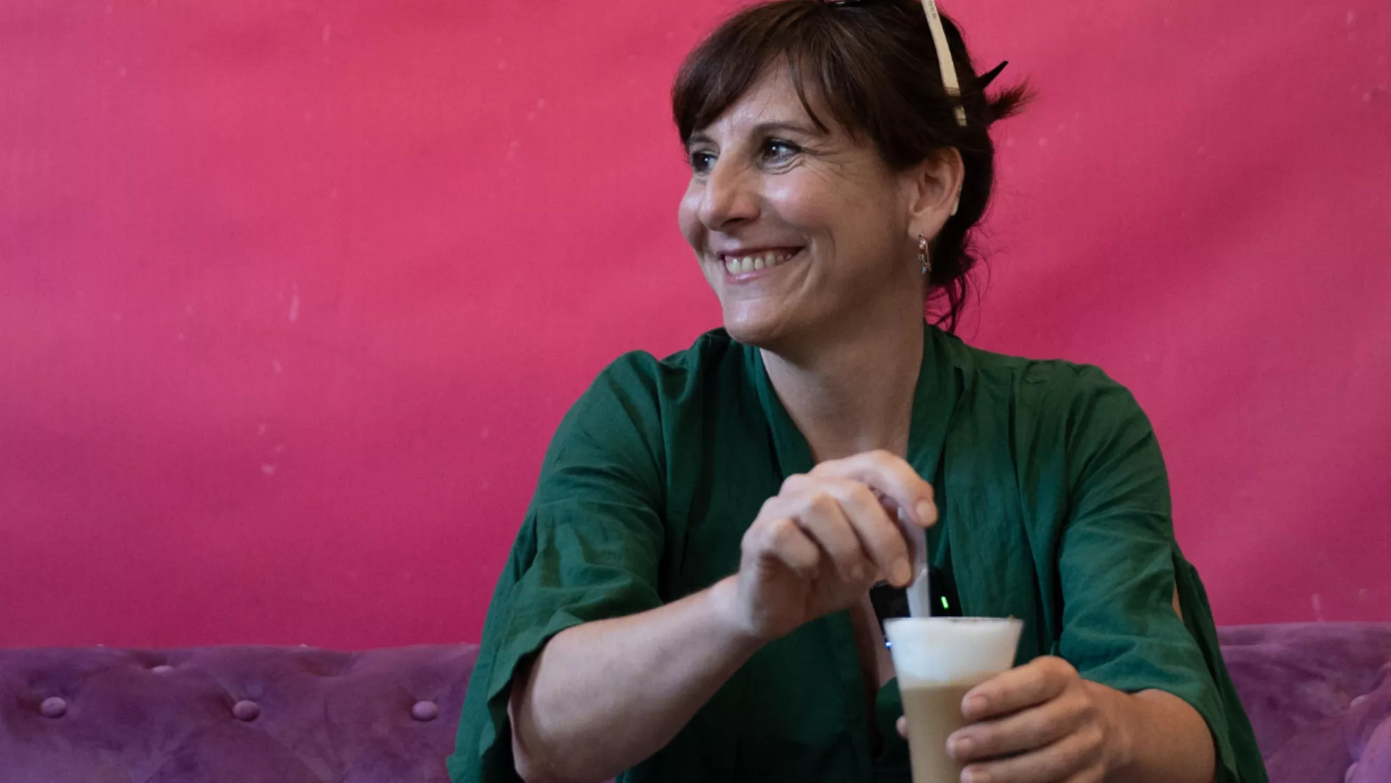 Malena Alterio tomándose un barraquito / FESTIVALITO LA PALMA