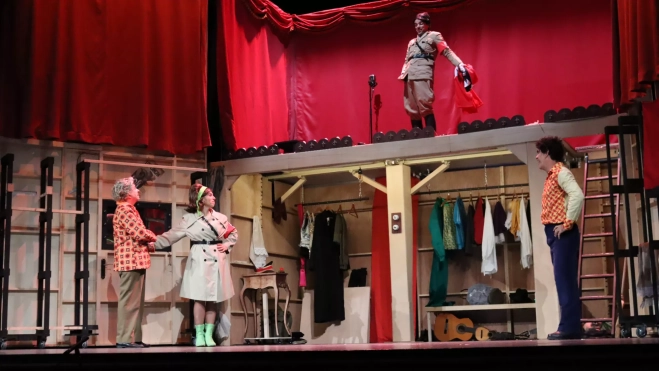 Una de las escenas iniciales de la obra / TEATRO PÉREZ GALDÓS Una de las escenas iniciales de la obra / TEATRO PÉREZ GALDÓS