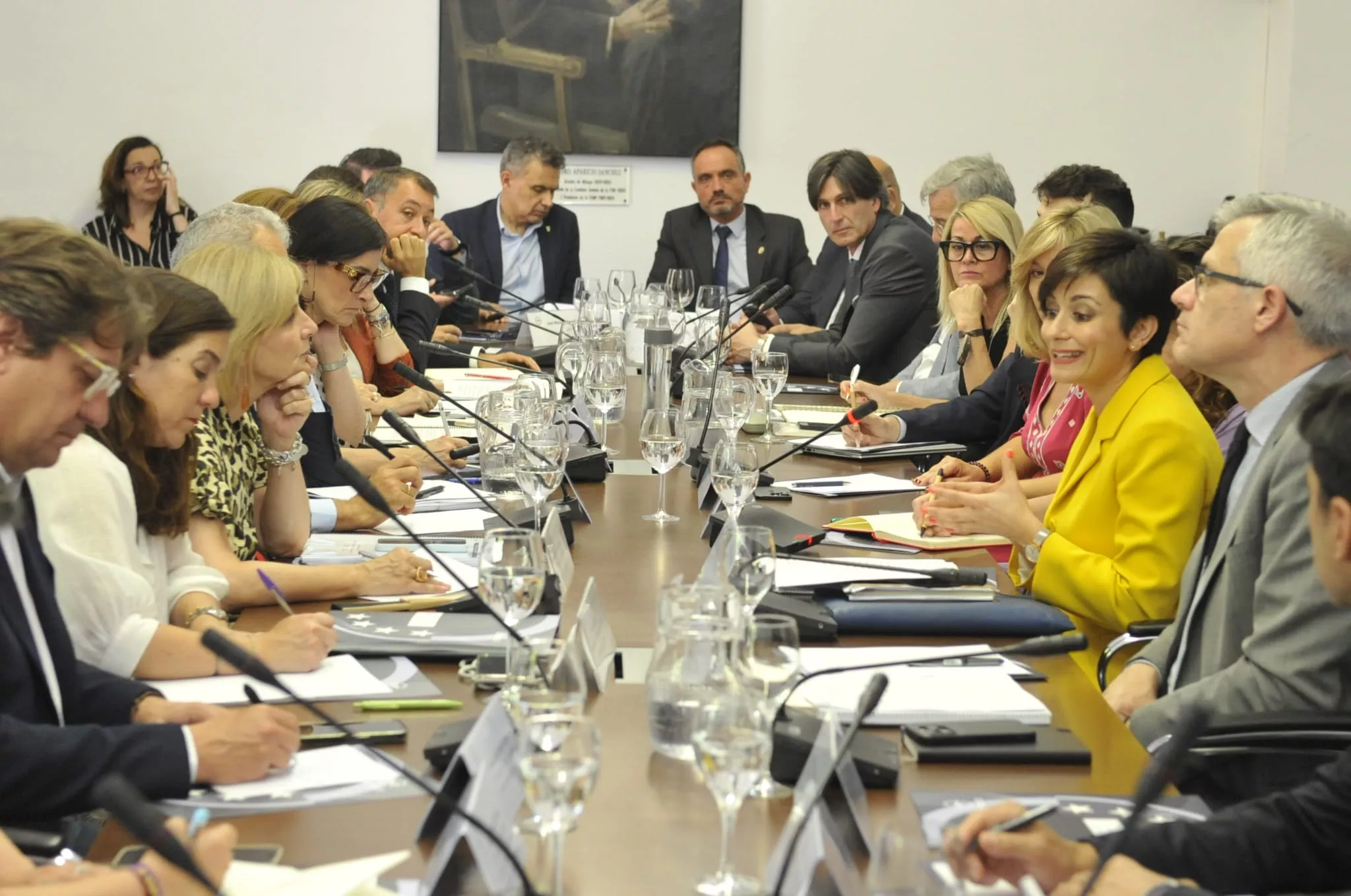 El alcalde de Santa Cruz de Tenerife, José Manuel Bermúdez, en su calidad de presidente de la Comisión de Turismo de la FEMP, reunido con la ministra de Vivienda, Isabel González / CEDIDA