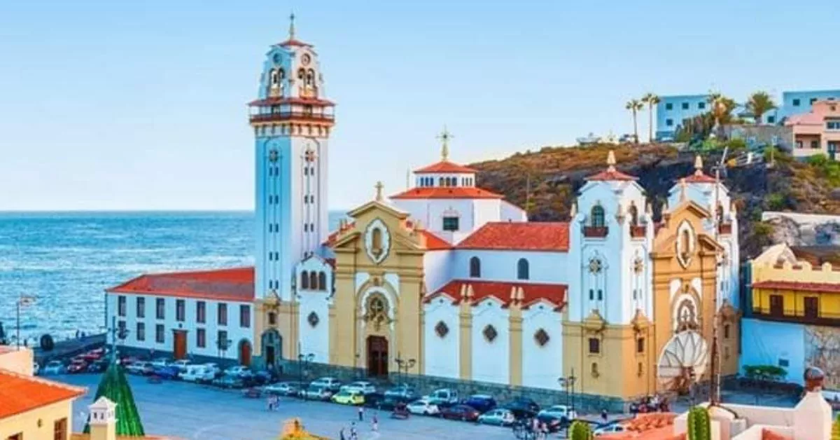 Plaza de la Basílica de Candelaria / CEDIDA