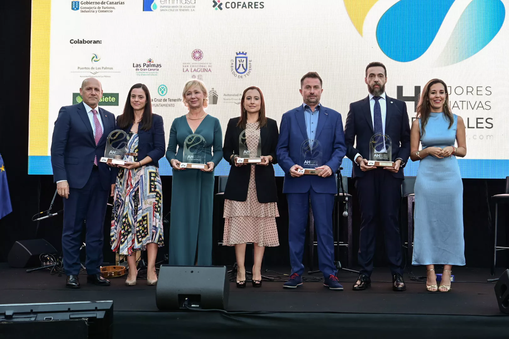 Los galardonados en los premios Atlántico Hoy con la consejera de Turismo y Empleo, Jessica de León (d). / Tony Hernández