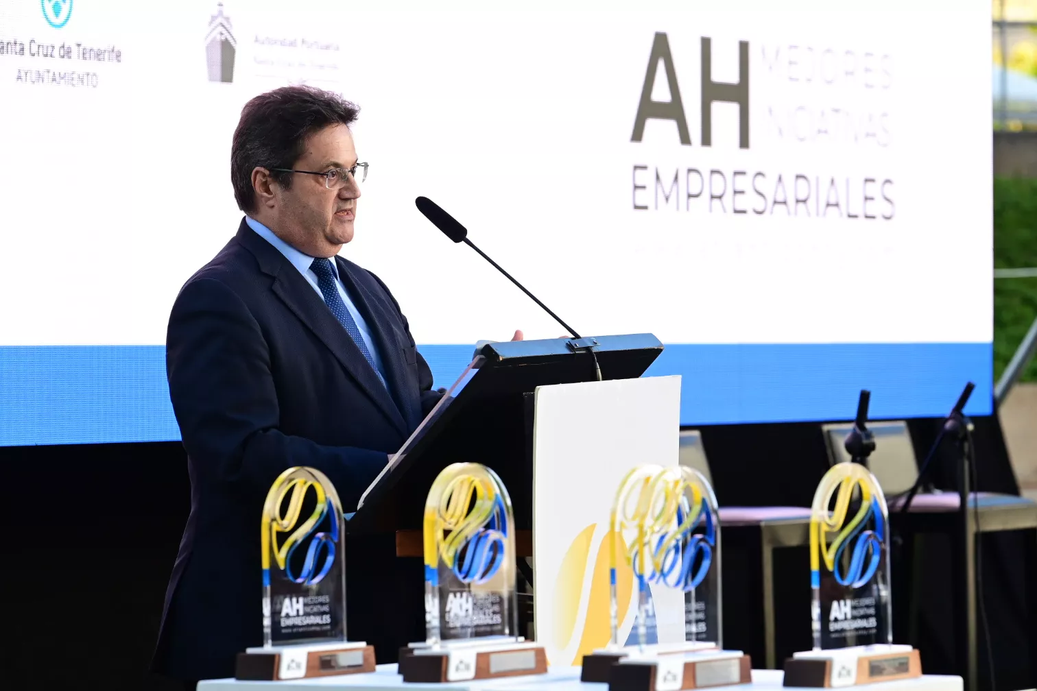 El presidente y fundador de Atlántico Hoy, Corviniano Clavijo, Corviniano Clavijo, dirige unas palabras a los asistentes. / TONY HERNÁNDEZ-ATLÁNTICOHOY