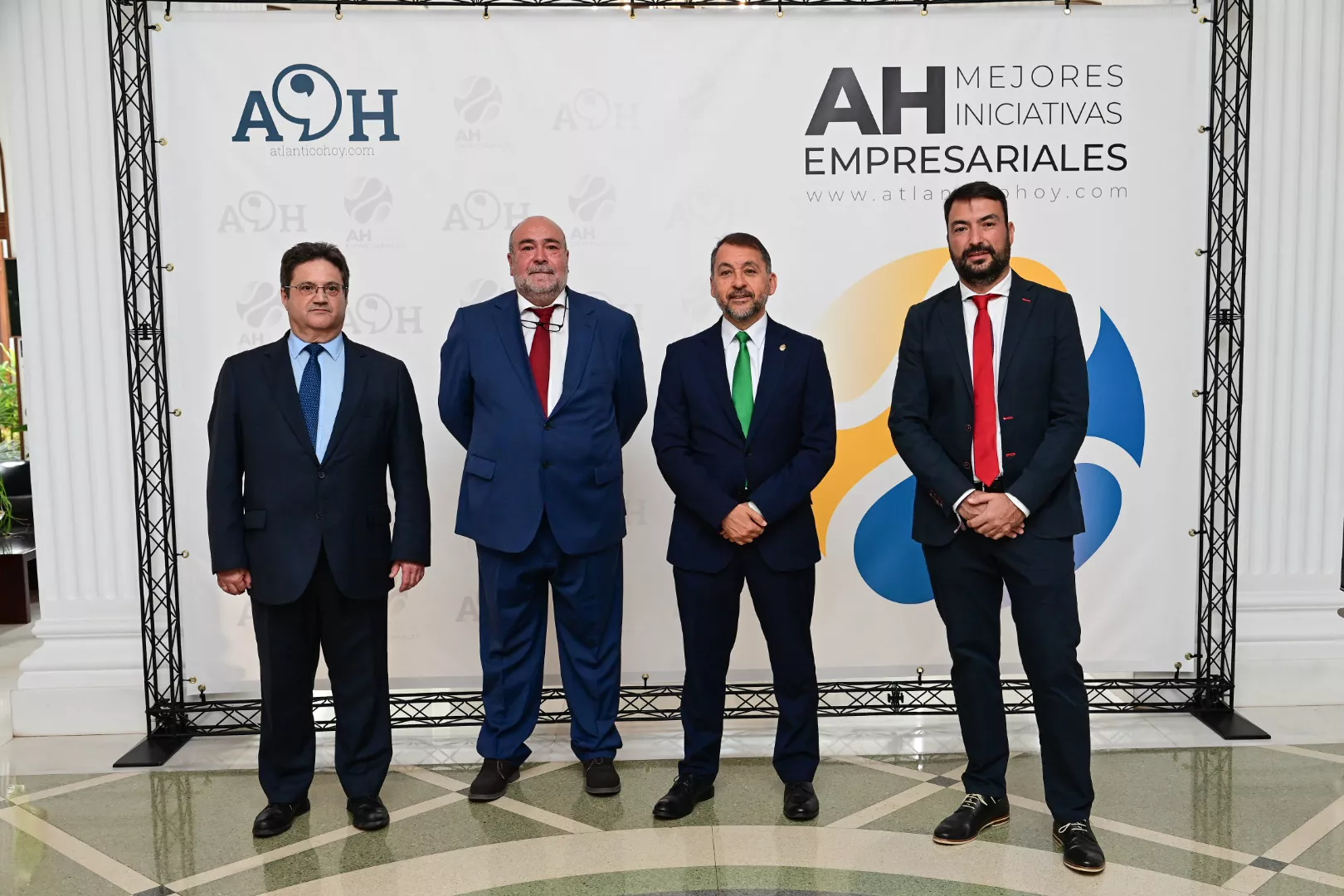 El presidente de Atlántico Hoy, Corviniano Clavijo; el CEO de Grupos de Media Global (grupo editorial al que pertenece Atlántico Hoy), Xavier Salvador; el alcalde de Santa Cruz de Tenerife, José Manuel Bermúdez; y el director de Atlántico Hoy, Martín Alonso / AH