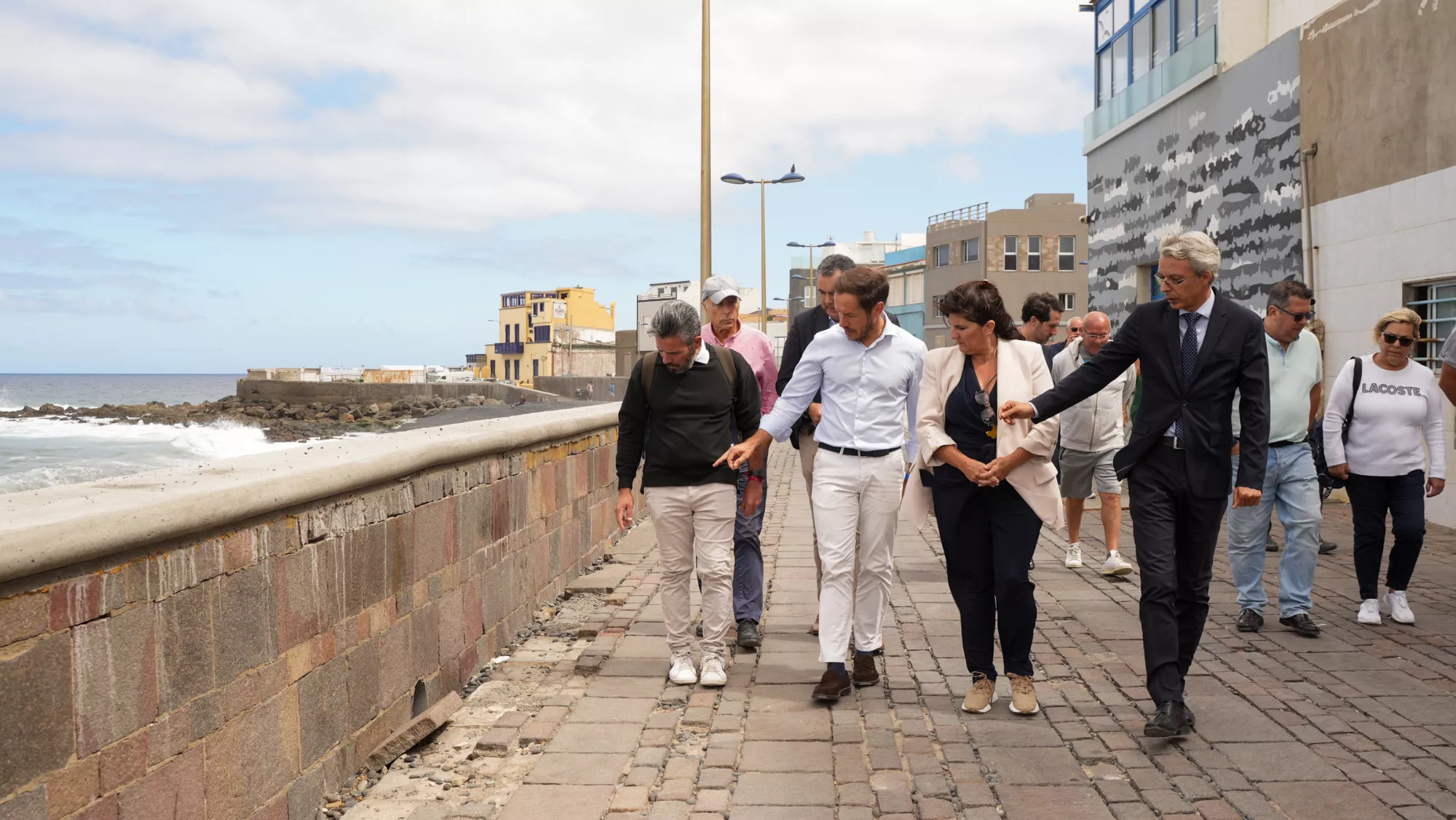 Mariano Hernández Zapata visita el paseo marítimo de San Cristóbal con concejales del PP en el Ayuntamiento  ACFIPRESS