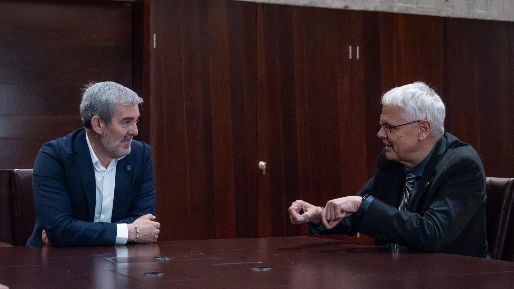 El presidente autonómico Fernando Clavijo junto al nuevo director del Instituto de Astrofísica de Canarias (IAC), Valentín Martínez Pillet / GOBIERNO DE CANARIAS