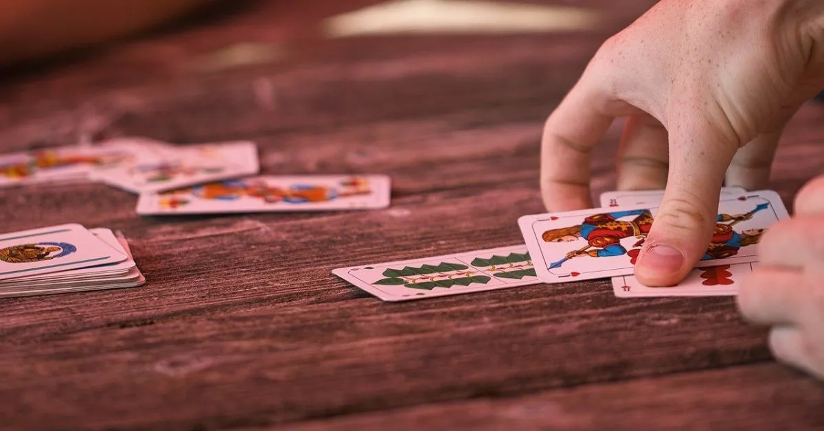 La expresión típicamente canaria 'arráyate un millo' originalmente se refería al momento en el que un jugador se apuntaba un tanto en un juego de cartas./ PIXABAY.