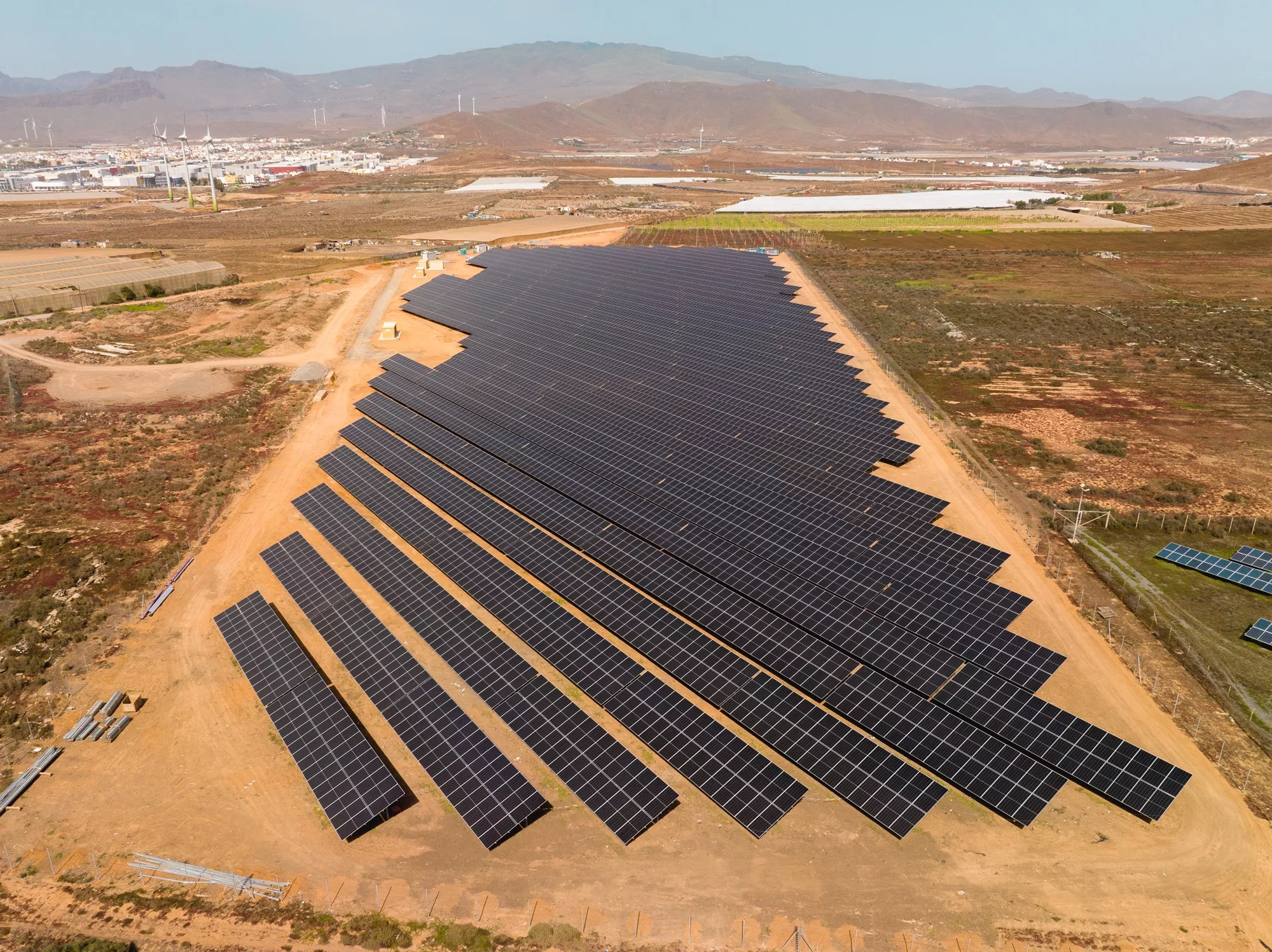 Panorámica de la planta fotovoltaica Telde IV V de Energy en Gran Canaria. / AH