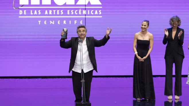 Eduard Fernández recibió el Max a mejor actor . / MIGUEL BARRETO-EFE Eduard Fernández recibió el Max a mejor actor . / MIGUEL BARRETO-EFE