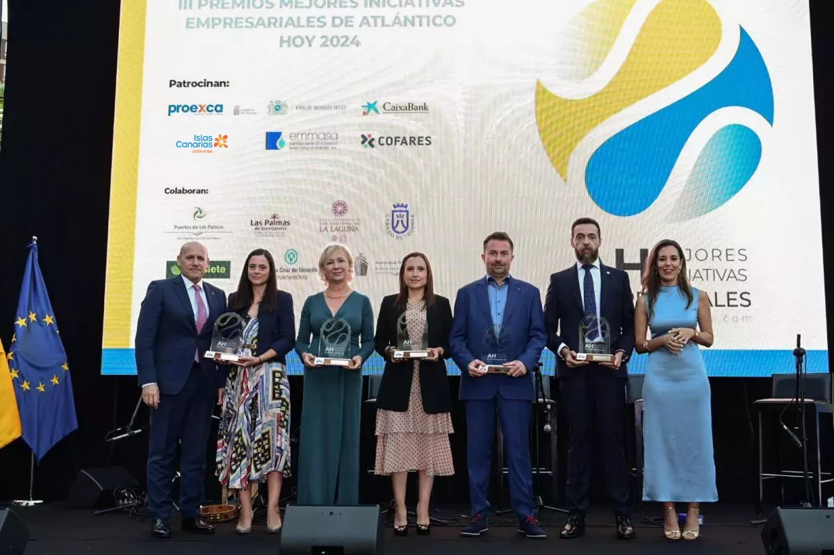Foto de los premiados a las Mejores Iniciativas Empresariales de Atlántico Hoy 2024. / TONY HERNÁNDEZ