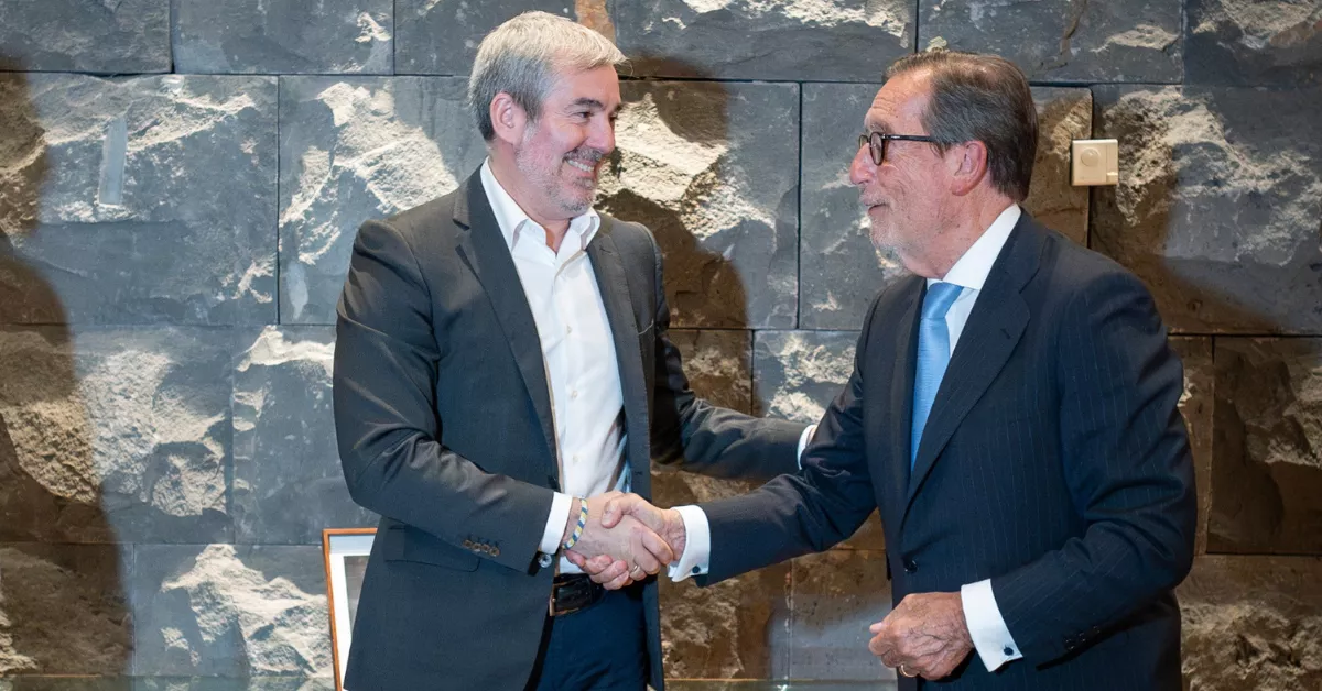 El presidente de Canarias, Fernando Clavijo, y el director general de la Fundación la Caixa, Antonio Vila./ CEDIDA